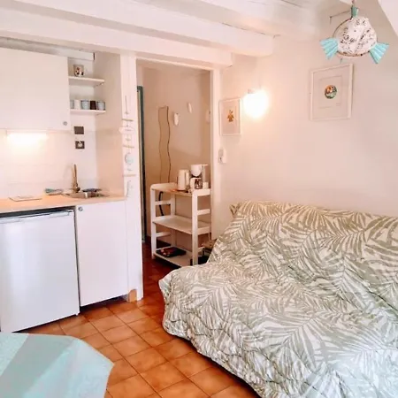 Cosy Studio Just A Stone's Throw From The Beach