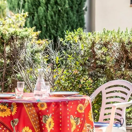 Cosy Studio Just A Stone's Throw From The Beach Апартаменты