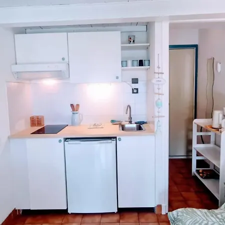 Cosy Studio Just A Stone's Throw From The Beach *