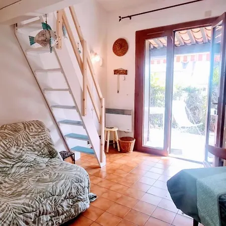 Cosy Studio Just A Stone's Throw From The Beach